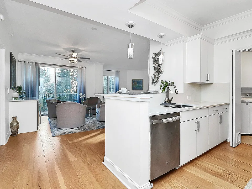 300 W 5th St #431
