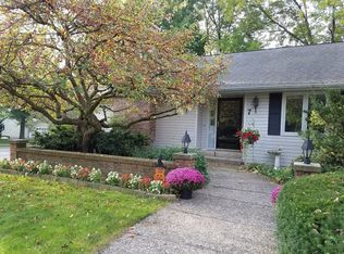 7 Denbigh Dr, Iowa City, IA 52246
