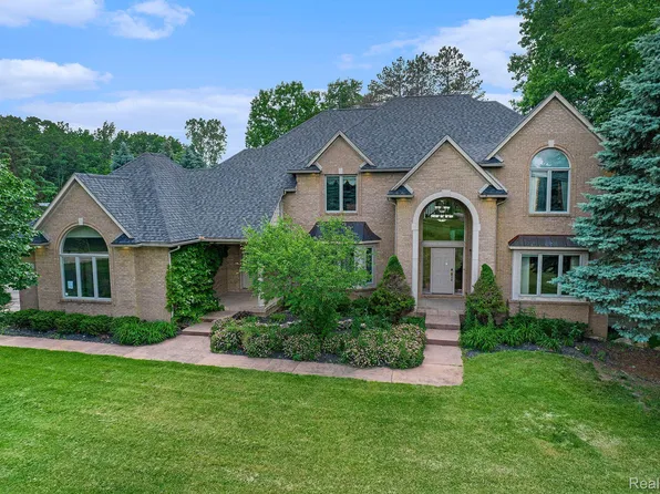 9371 Lee Jones Rd, Fenton, MI 48430