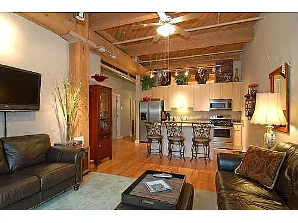 Building Photo - 1330 W Monroe St #204