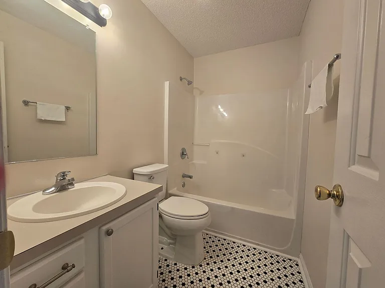 110 Westbrook Ct — Photo 11