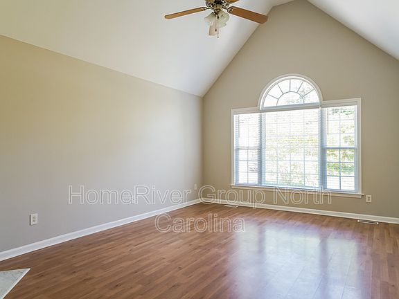 4th image of 120 Torrington Ave