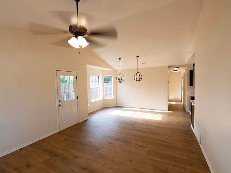 4172 Backus Ave — Photo 3