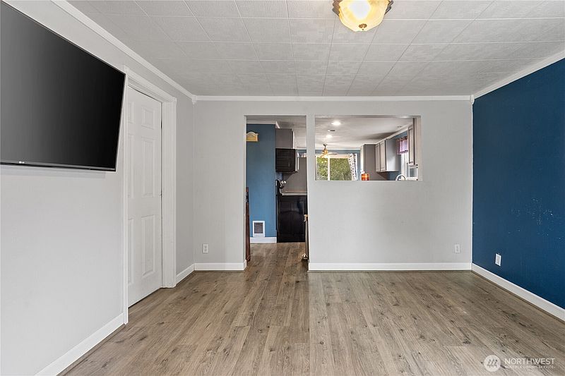 3rd image of 2524 Barnett Street