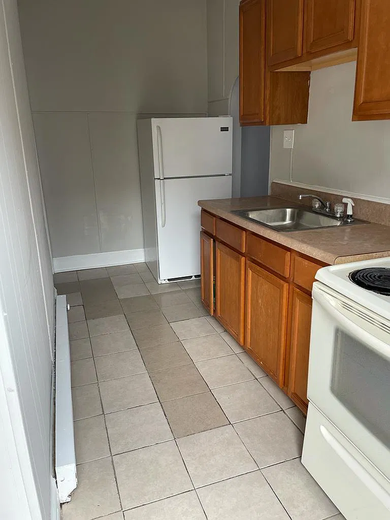 2 bed, $1,000 — Photo 2
