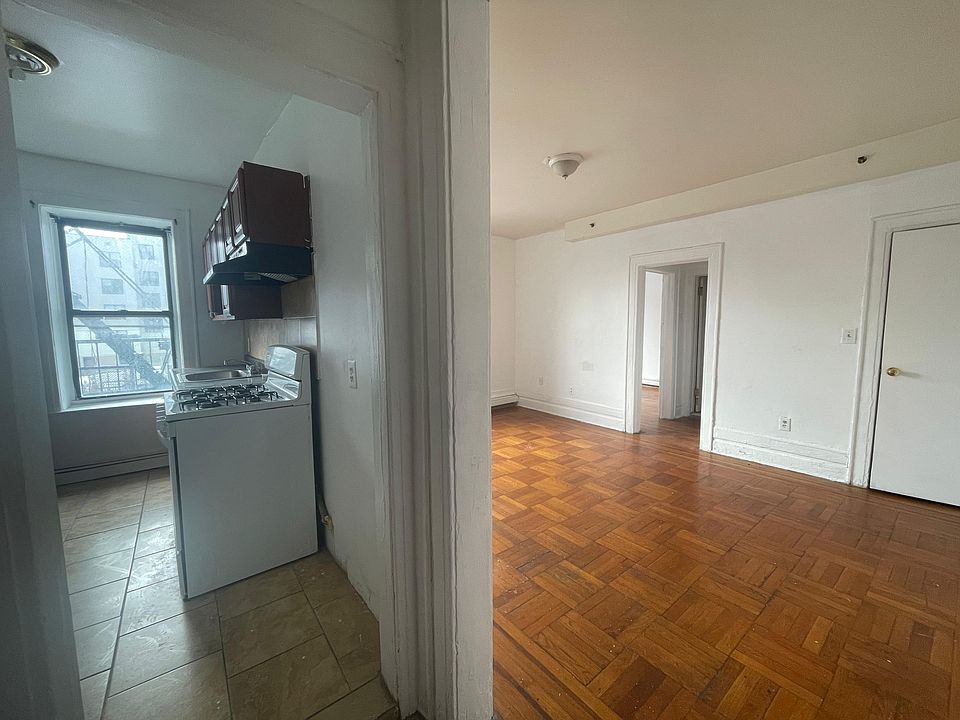 1st image of 210-212 Central Ave #27E