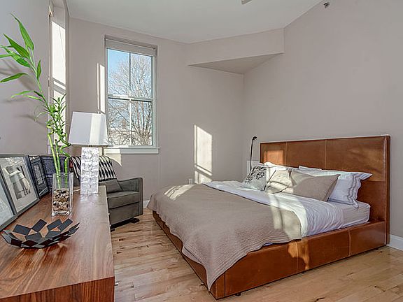 4th image of 110 Cypress St Unit 205