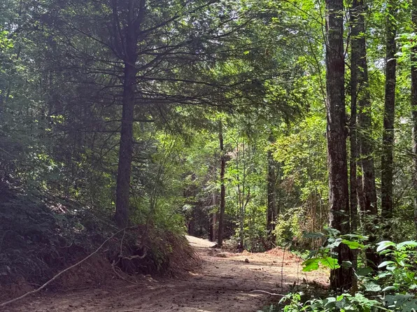 1055 Big Four Rd, La Follette, TN 37766