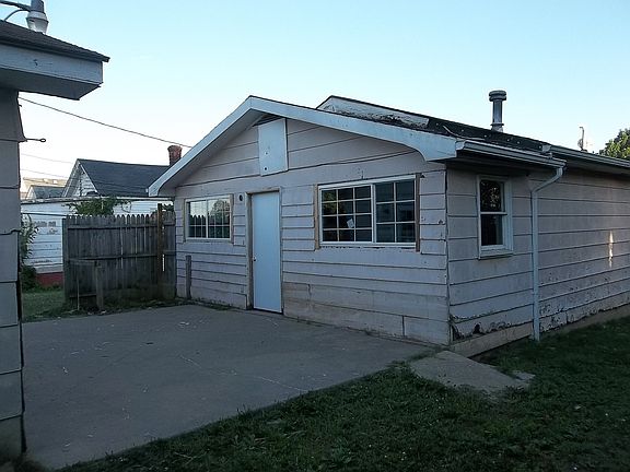 4th image of 2011 6th St