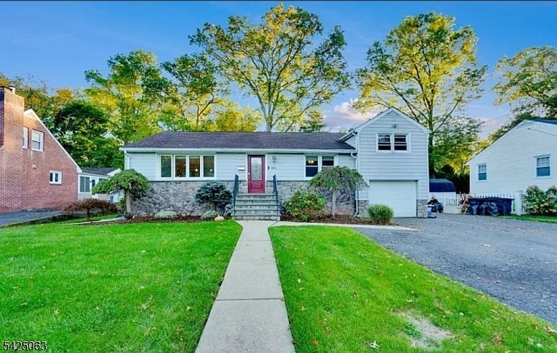 1st image of 684 Spring Ave