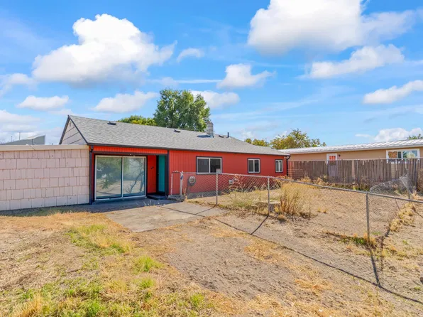 1211 SW Adrian St, Madras, OR 97741