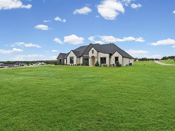 2nd image of 4000 Estancia Ct