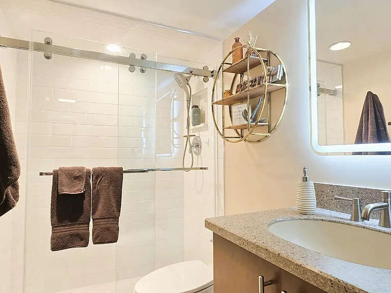 60 Yacht Club Dr #405 — Photo 21
