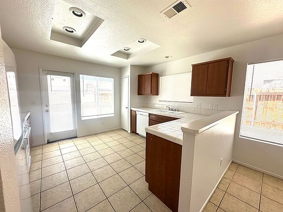 5th image of 5930 Regino Ave