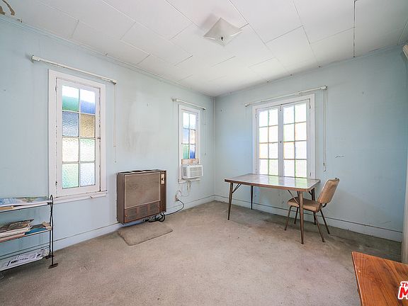 5th image of 3020 Hollister Ave
