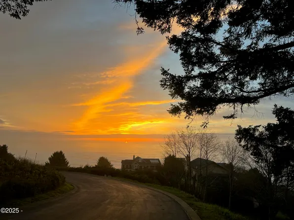 5500 Tyee Loop, Neskowin, OR 97149