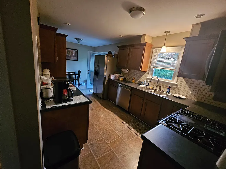 2135 Tiffin Ave — Photo 6