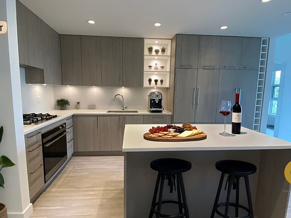 4th image of 747 E 3rd St #306