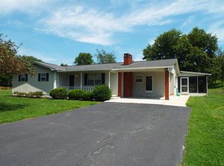 221 Skyview Ln, La Follette, TN 37766