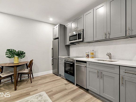 4th image of 864 49th St APT A4
