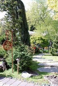 Entry to front yard