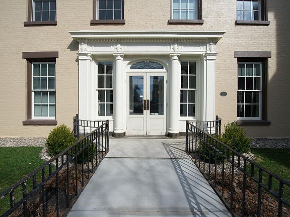4th image of 1 Columbia Pl APT 52