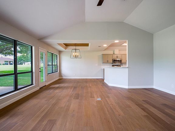 4th image of 416 Spyglass Street