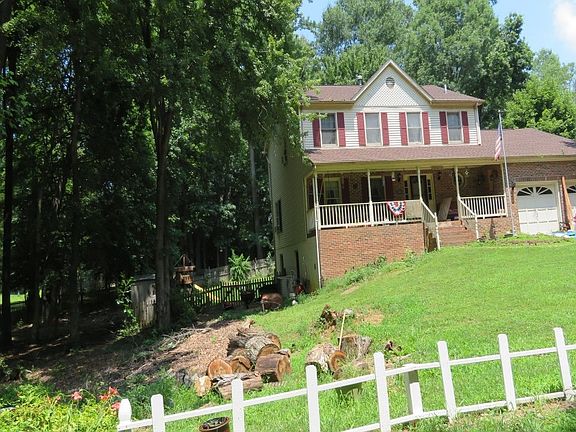 3rd image of 32 Hamlin Dr