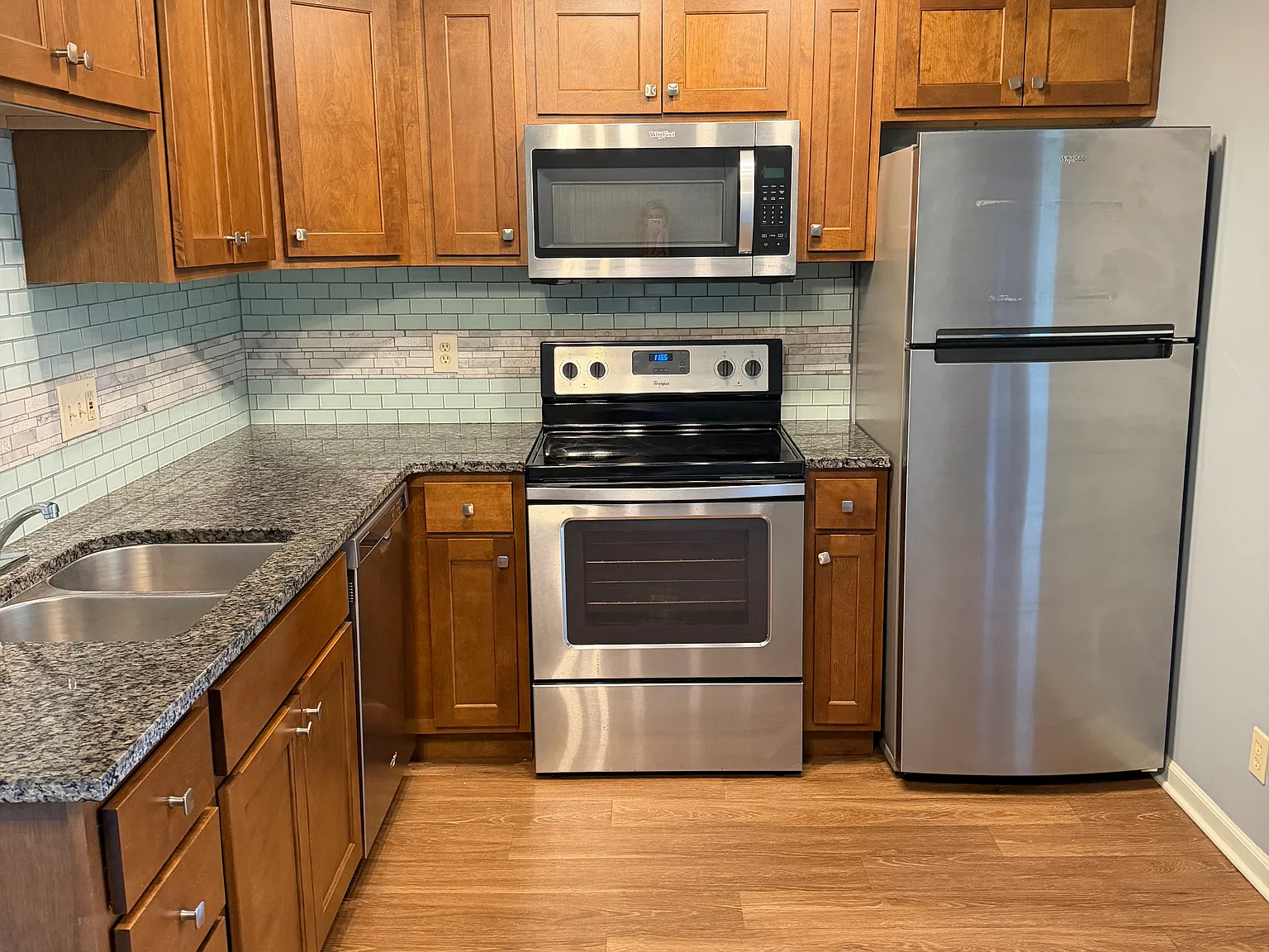 2 bed, 858 sqft, $995 — Photo 3