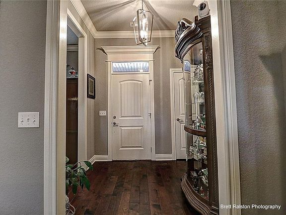 4th image of 394 Bella Vita St