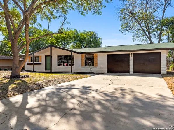 5625 GALEWIND DR, Windcrest, TX 78239