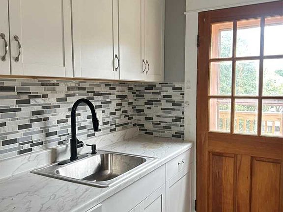 3rd image of 9 Elizabeth St #2