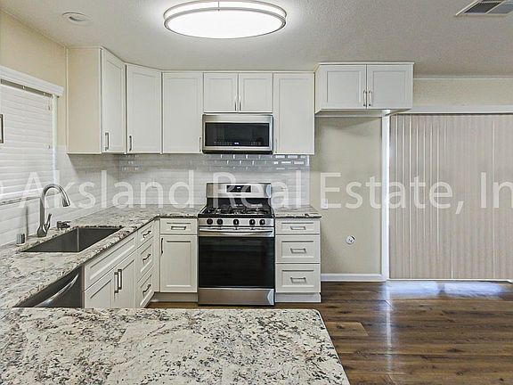 2nd image of 432 N Fremont Ave