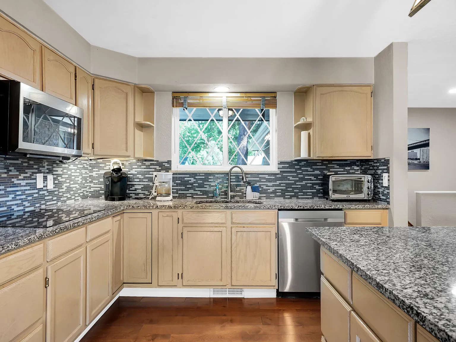 6 bed, 2772 sqft, $4,500 — Photo 4