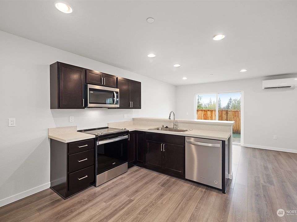 1st image of 154 Creekside Drive