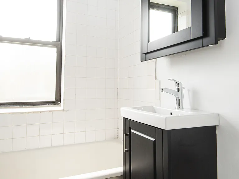 2537 N Seminary Ave #3 — Photo 6