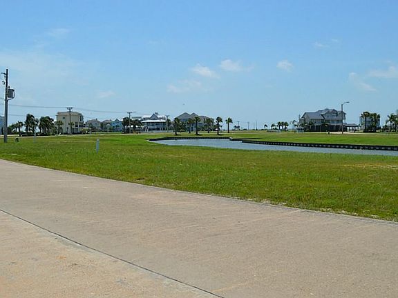 EXCLUSIVE COMMUNITY ON WATER