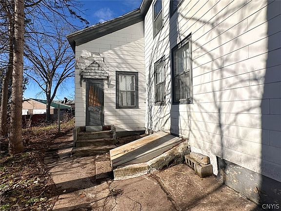 3rd image of 115 Ridge St