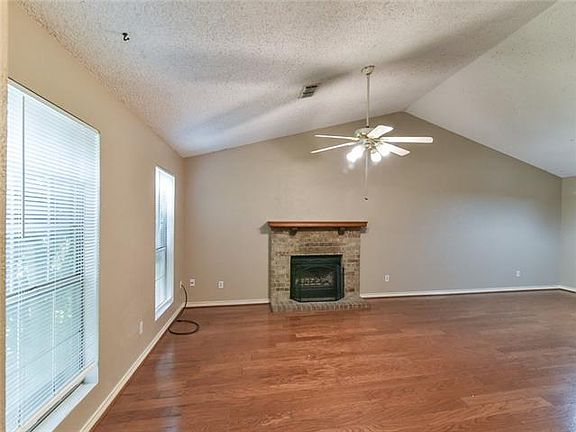 2nd image of 7425 Canoga Cir