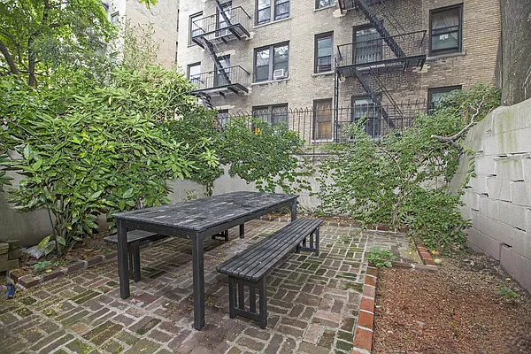 Rented by Avi Nash Associates | media 9