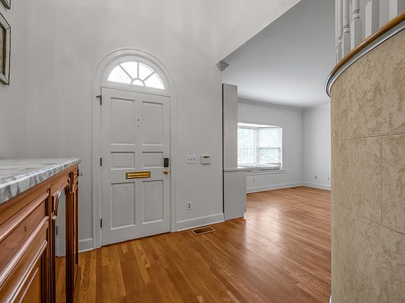 4th image of 400 Redding Rd APT 16