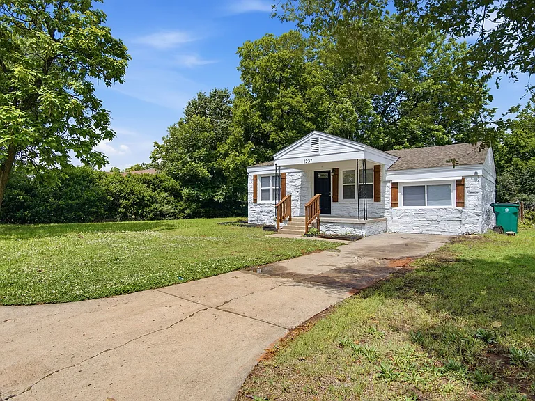 1237 Staton Dr — Photo 5