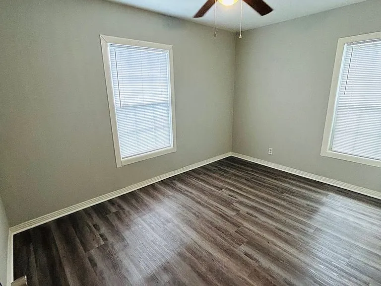 4623 Memorial Dr — Photo 5