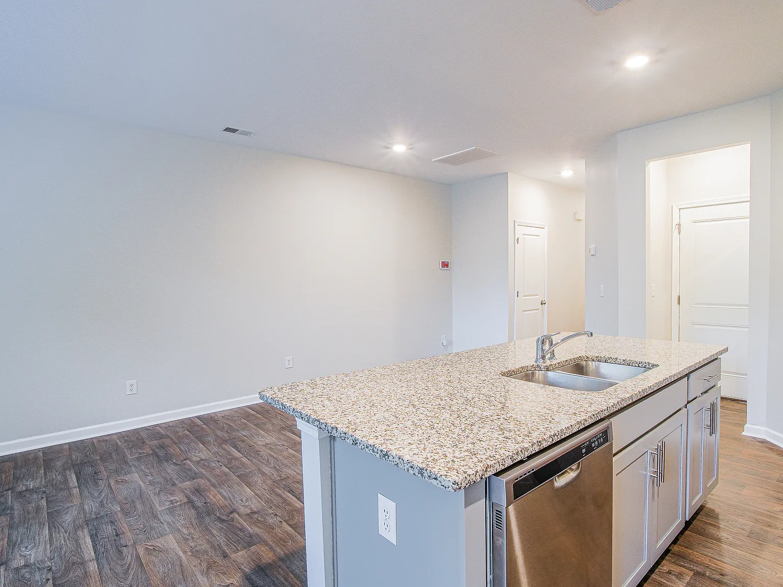 3 bed, 1428 sqft, $1,650 — Photo 3