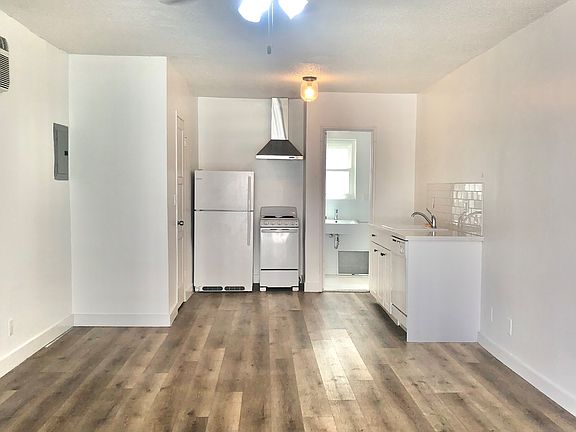 2nd image of 1006 N El Centro Ave APT 3