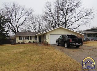 2843 SW Burnett Rd, Topeka, KS 66614
