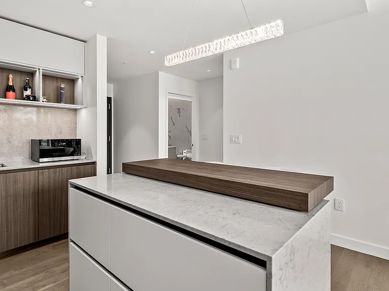 889 Avenue Sq NE #302 — Photo 7