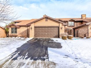 110 Indian Trail Dr, Westmont, IL