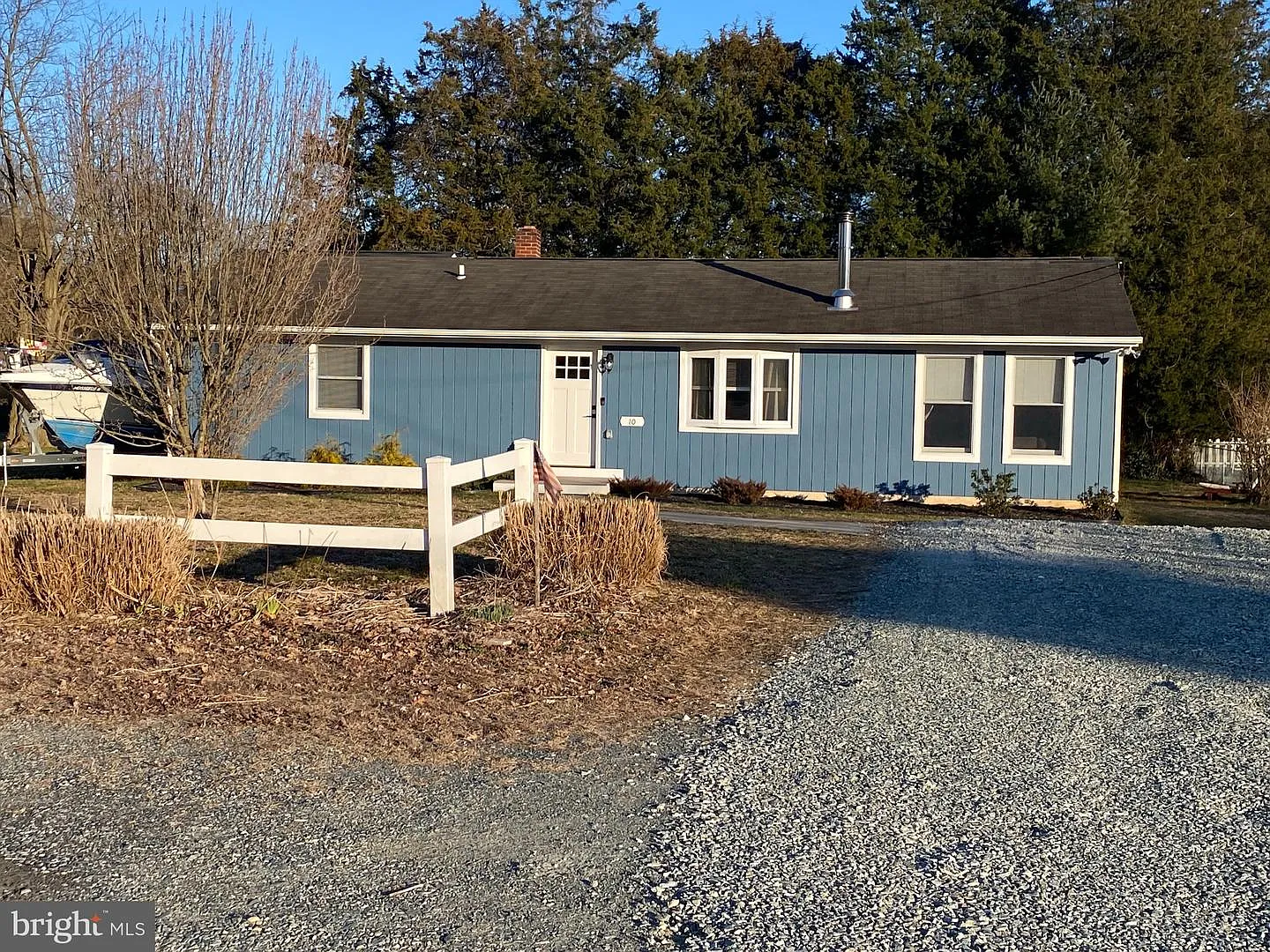 10 Arbutus St photo 1