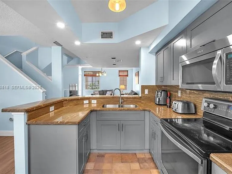2845 NE 185th St #Townhouse 903 — Photo 10